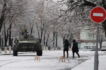Šią savaitę prasidėjęs sujudimas separatistų kontroliuojamame Luhansko regione baigėsi lyderio Igorio Plotnickio pasitraukimu.