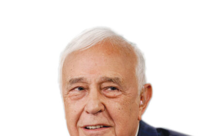 Atrodo, kad vien dėl duonos kąsnio gyvenantis Homo economicus užleidžia vietą žmogui, kuriam turėti šaknis yra ne mažiau svarbu, nei pavalgyti.