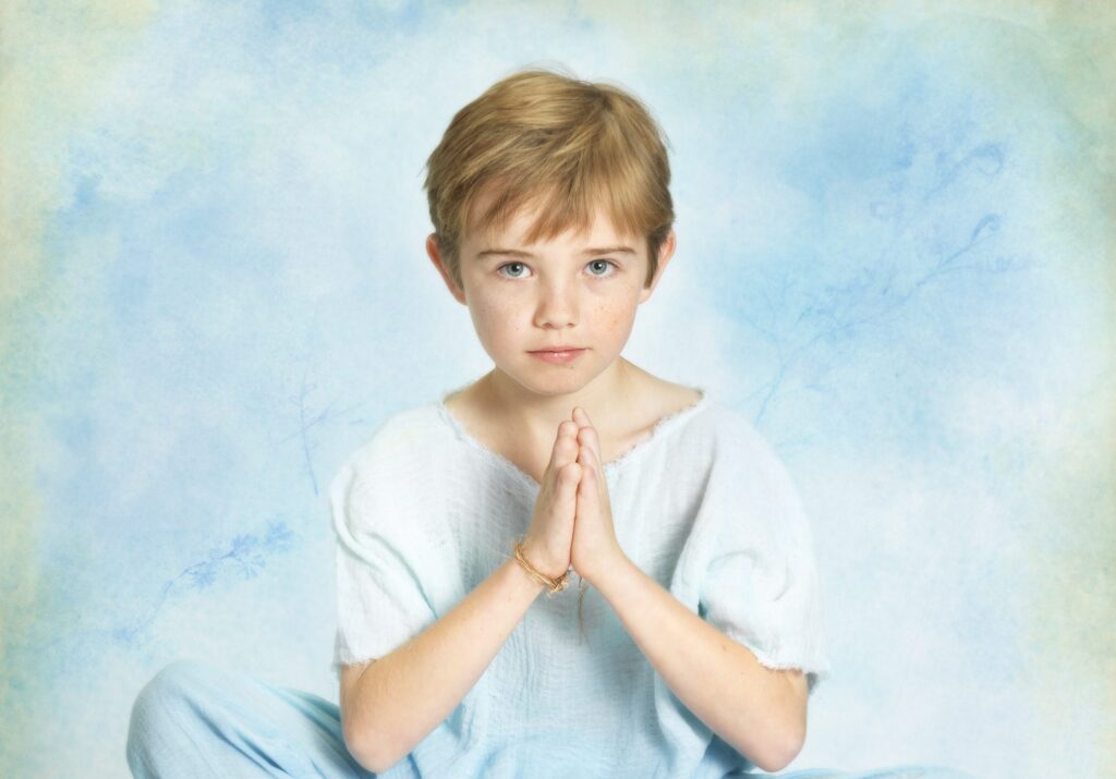Žinomos fotografės ir vaikų teisių ambasadorės Anne Geddes paroda „Apsaugokime mūsų ateitį: meningokokinę infekciją išgyvenusių asmenų portretai“.