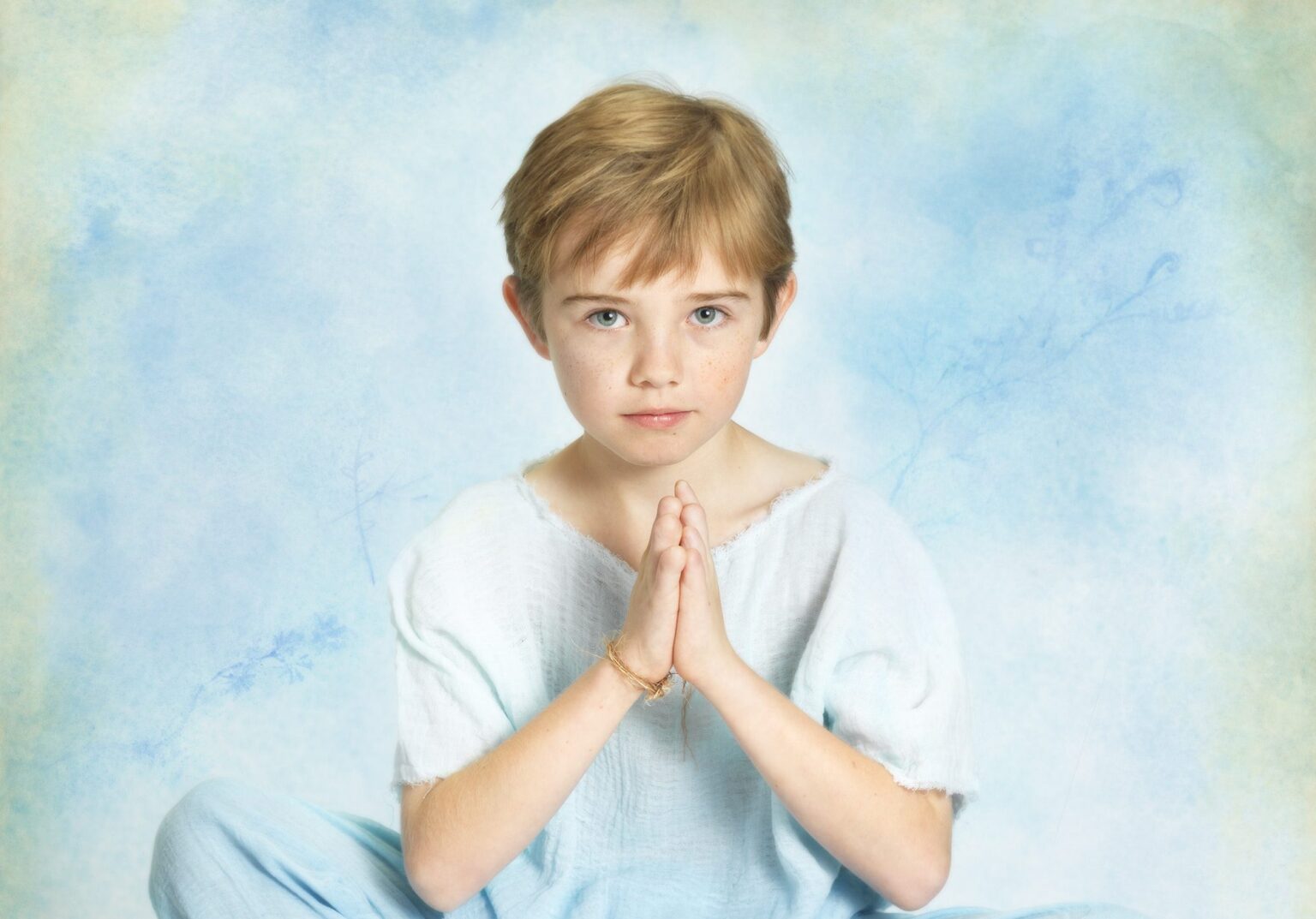 Žinomos fotografės ir vaikų teisių ambasadorės Anne Geddes paroda „Apsaugokime mūsų ateitį: meningokokinę infekciją išgyvenusių asmenų portretai“.