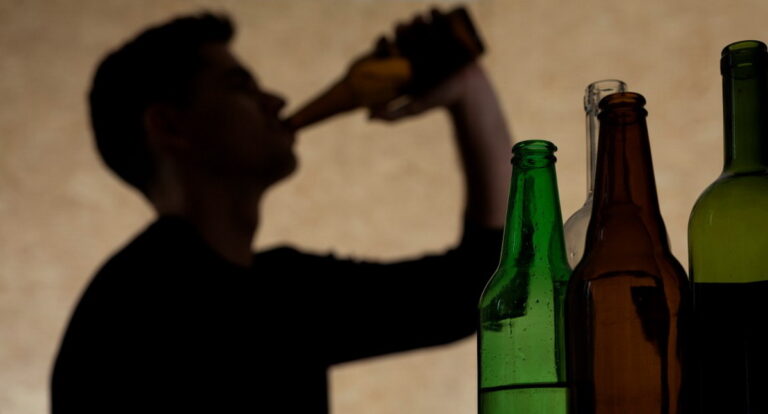 Mėnesio vidurys, kuomet yra išmokamos socialinės pašalpos, – pats darbymetis policijos pareigūnams ir medikams.