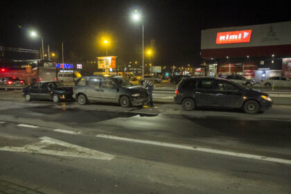 Eismo sąlygų neįvertinimas vairuotojams kartais brangiai kainuoja.