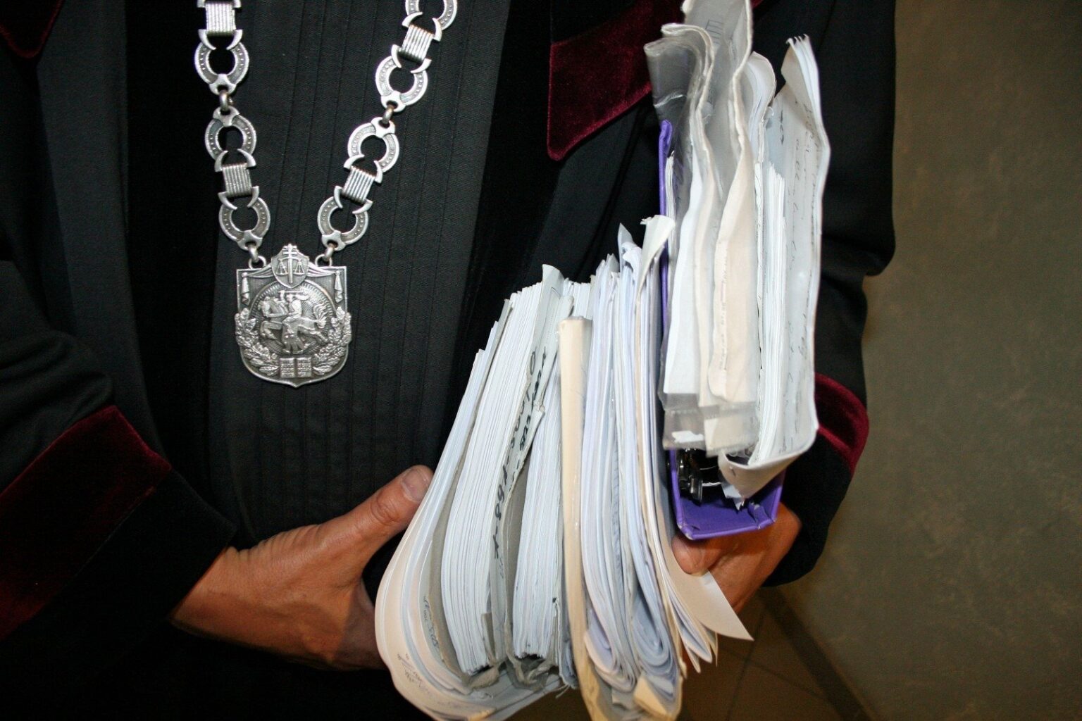 Panevėžio apylinkės prokuratūroje baigtas ikiteisminis tyrimas, kuriame du Latvijos Respublikos piliečiai kaltinami plėšimu Pasvalyje.