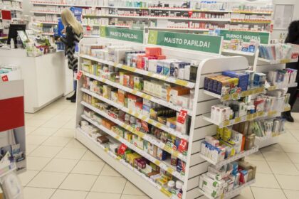Sveikatos apsaugos ministro Aurelijaus Verygos įvestos naujovės kaip žemės drebėjimas supurtė farmacijos sektorių. O nuo tų smūgių galvos susisuko ir gyventojams – jie jau nebesusigaudo, kurį vaistą be recepto galima nusipirkti, kurio ne.