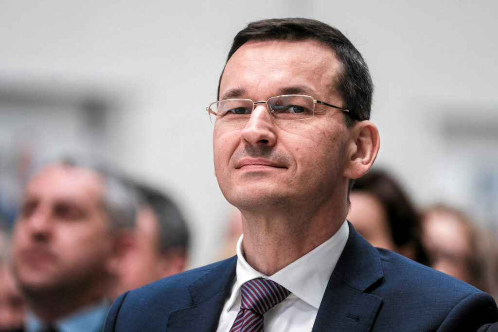 Galimas naujasis Lenkijos premjeras – Mateuszas Morawieckis. Jis yra antikomunisto disidento sūnus, tapęs sėkmingu bankininku, vėliau – finansų ministru.