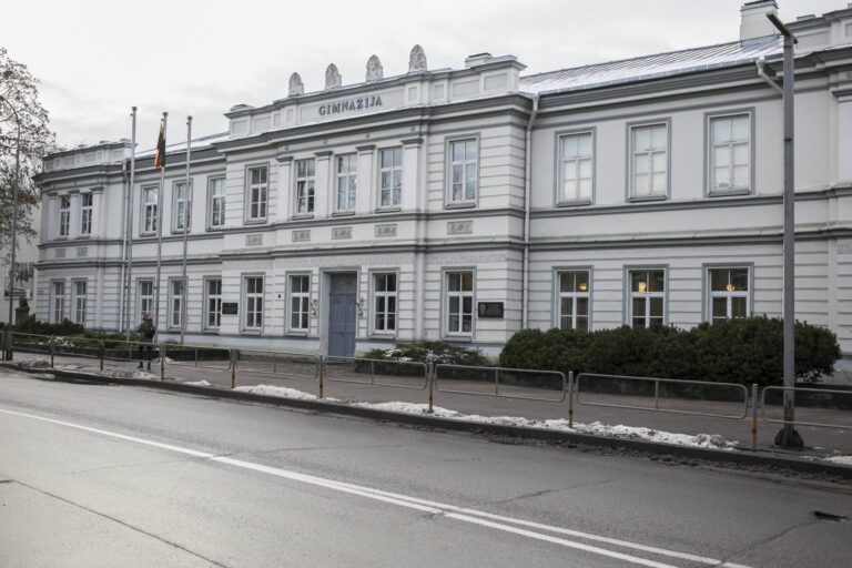 Jaunimui iš besitraukiančių regionų ilgainiui bus vis sunkiau konkuruoti su bendraamžiais iš Vilniaus, Kauno ir Klaipėdos dėl valstybės finansuojamų vietų šalies aukštosiose mokyklose.