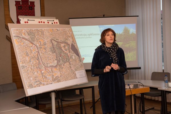 D. Gasiūnienė tikina, jog užsitęsusi nežinomybė ir gaišatis ją verčia raudonuoti iš gėdos prieš modernaus pastato statytojus ir būsimus nuomininkus, įveltus į biurokratinius žaidimus. „Sekundės“ archyvo nuotr.