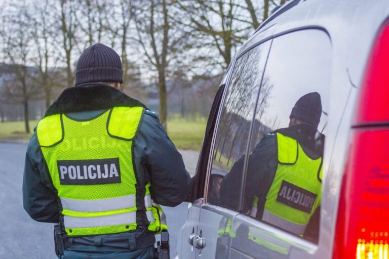 Panevėžyje penktadienį netrūko eismo įvykių – laimė, jų dalyviai sunkių sužalojimų nepatyrė.