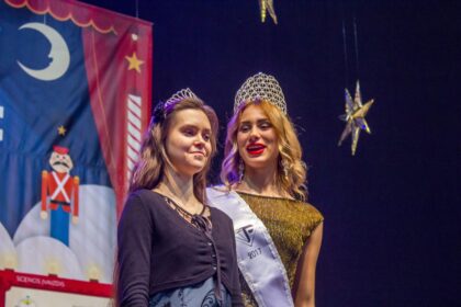 Ilgiausių plaukų savininkė gyvena Panevėžyje. Konkurso nugalėtojos U. Lasmanavičiūtės plaukai siekia net 140 centimetrų.