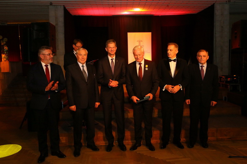 Lietuvos PPAR asociacijos įsteigtu apdovanojimu „Darbo žvaigždės medalis“ įvertinti Rūmų narių darbuotojai, nusipelnę verslo ir profesijos lyderiai. G. LUKOŠEVIČIAUS nuotr. 