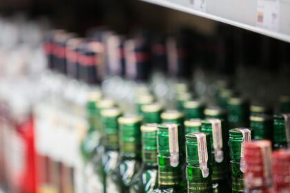 Ministrų kabinetas pritarė Sveikatos apsaugos ministerijos (SAM) siūlomam Narkotikų, tabako ir alkoholio prevencijos tarpinstitucinio veiklos plano projektui. Jame pristatomi trijų metų tikslai tabako, alkoholio, narkotikų kontrolės ir vartojimo prevencijos srityje. Taip pat siūlomi sprendimai, paremti ,,sveikata visose politikose“ principu.