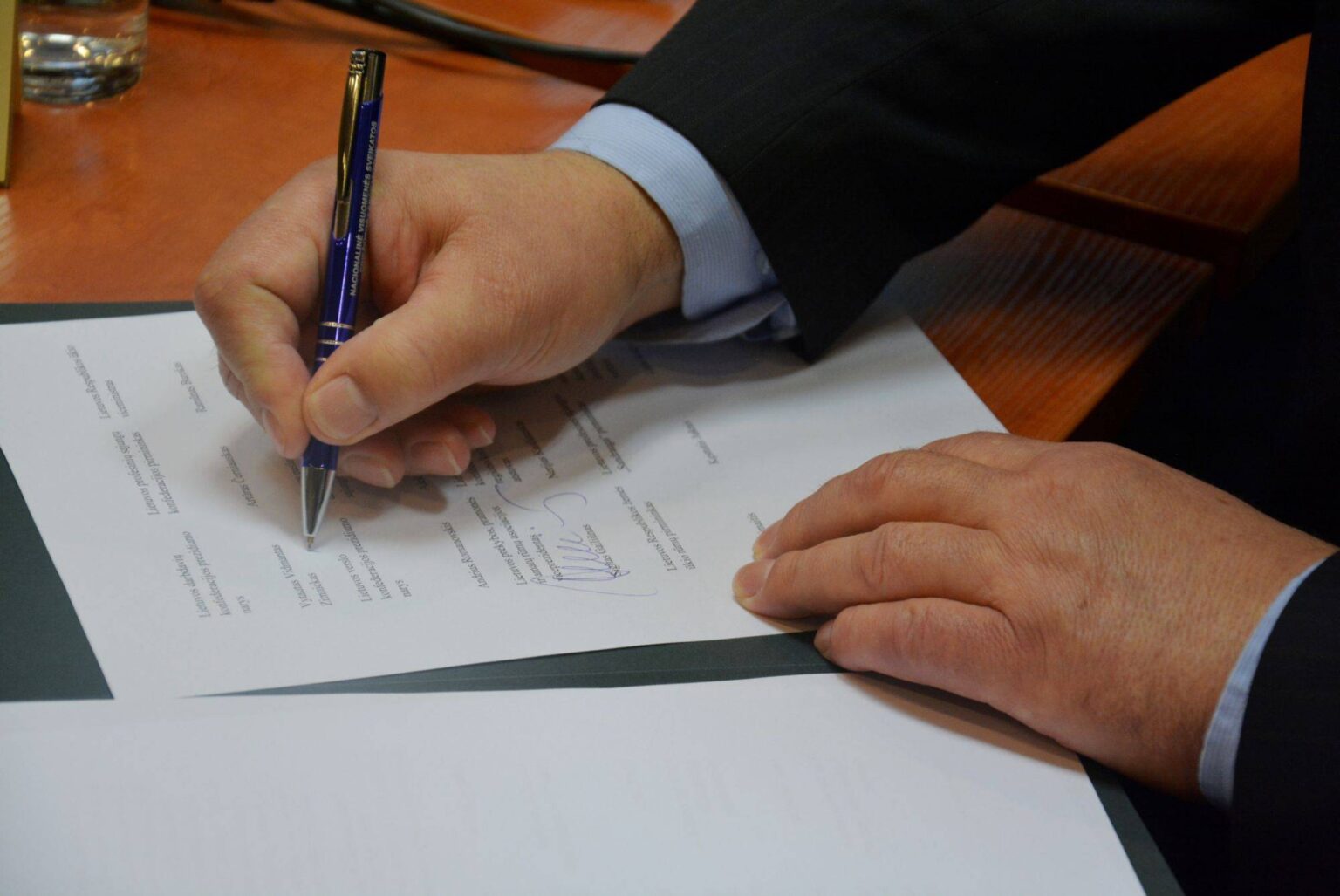 Įsigaliojus naujam Darbo kodeksui darbdaviai už kvalifikuotą darbą privalo mokėti daugiau nei minimalią algą.