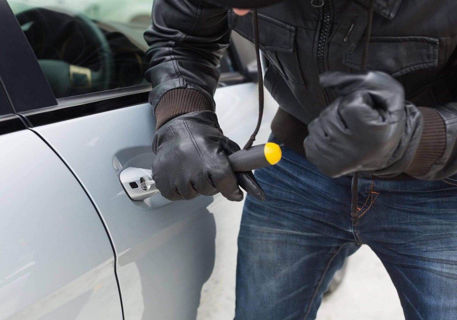 Antradienį krovininį automobilį apšvarinę vagišiai žiemos šventes turėtų pasitikti gana linksmai.