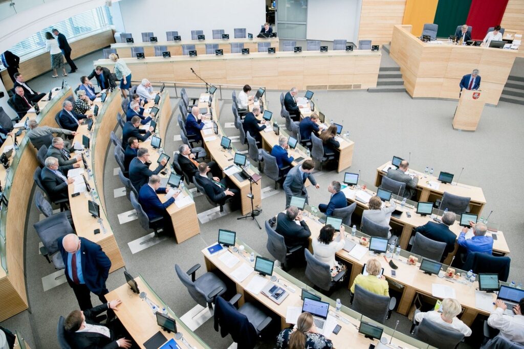 Antradienį Seimas galutinai pritarė kitų metų valstybės biudžeto projektui. Visgi dėl projekto balsavę parlamentarai jį vertina nevienareikšmiškai.