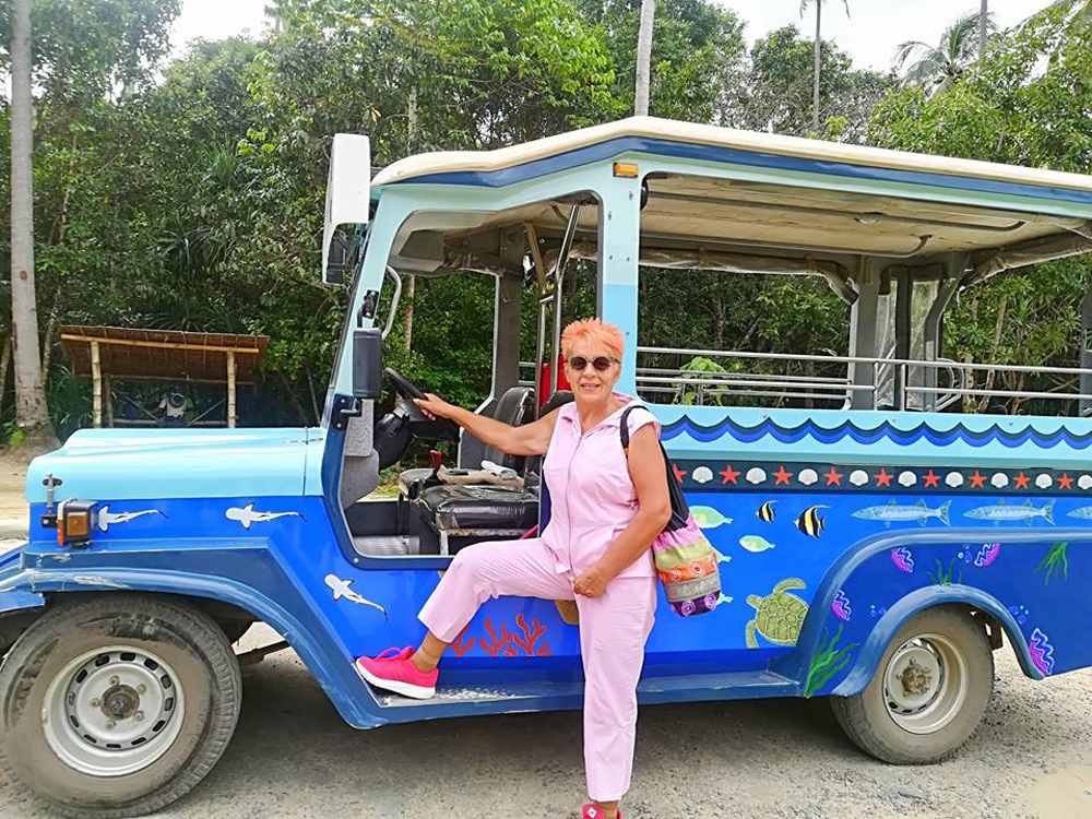 Panevėžyje gerai žinoma būrėja Lukrecija Dūdienė – aistringa keliautoja. Moteris net ir viena leidžiasi į tolimiausias keliones ir egzotiškiausius kraštus. Didžiausias jos turtas – praturtinančios patirtys ir nesibaigiantys pirmieji kartai.