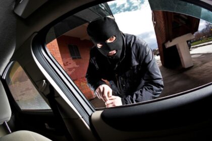 Trečiadienį policija turėjo nemažai darbo dėl apvogtų automobilių. Ilgapirščiai juose grobė viską, ką rado vertingo.