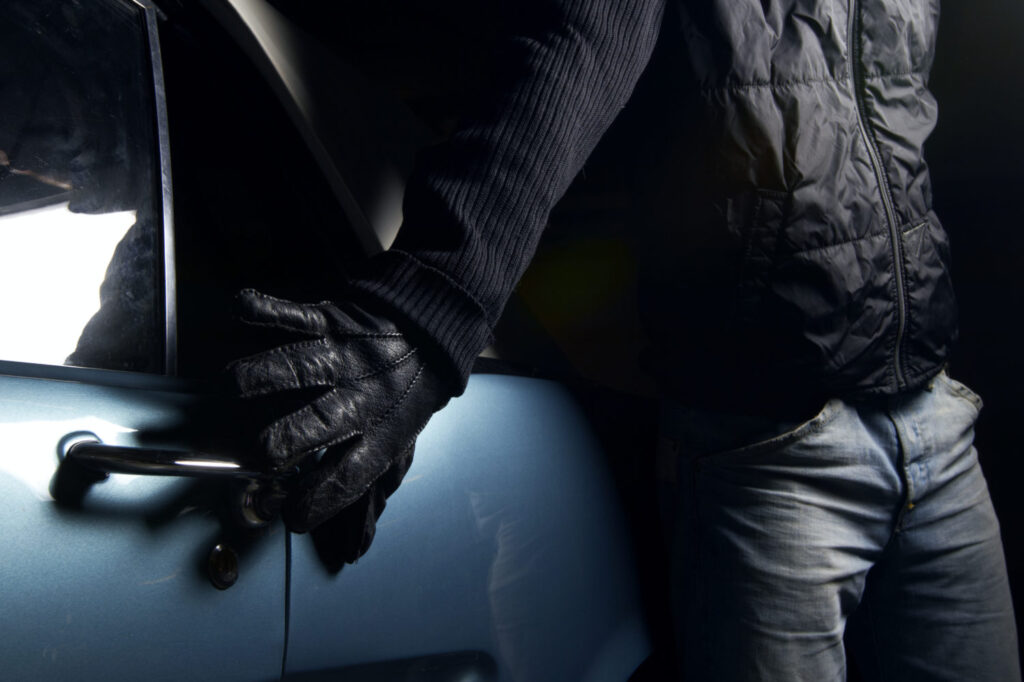 Pastaruoju metu vagių taikiniu dažnai tampa nebrangūs automobiliai. 400 eurų - tokia suma 62-ejų panevėžietis įvertino šeštadienio rytą pavogtą “VW Golf”, stovėjusį Staniūnų gatvėje.