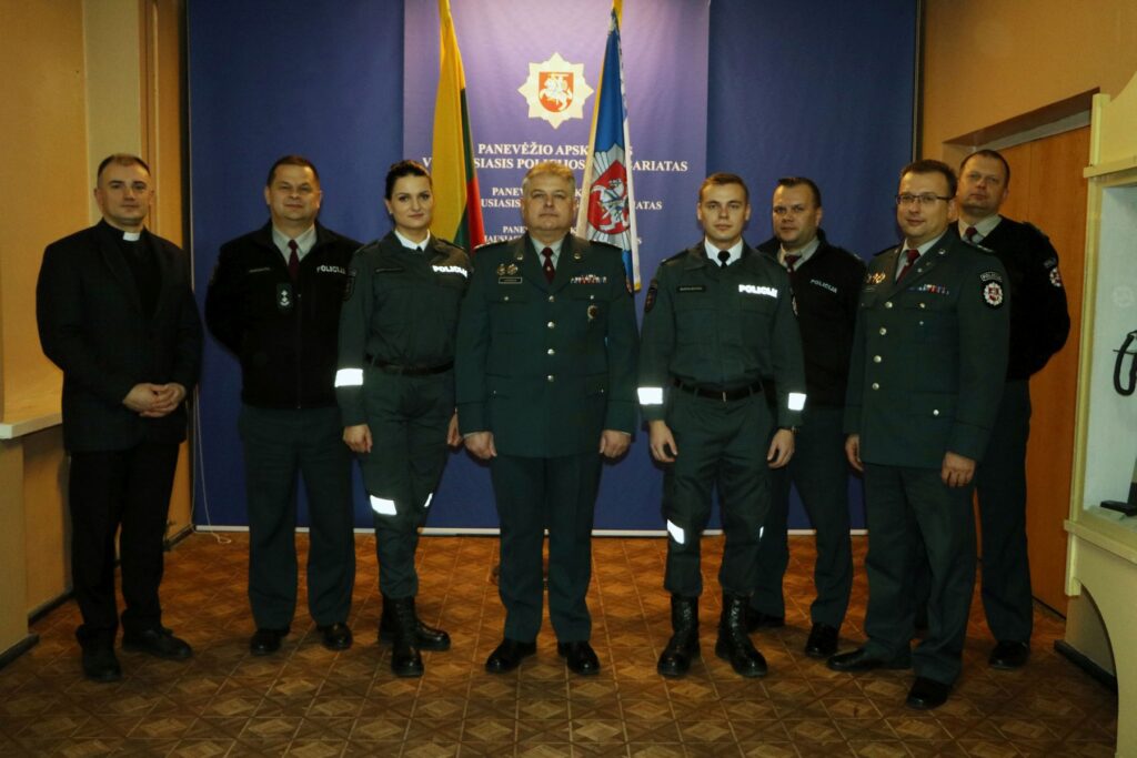 Šiandien Panevėžio apskrities vyriausiajame policijos komisariate prisiekė 2 nauji pareigūnai – Lukas ir Eglė.