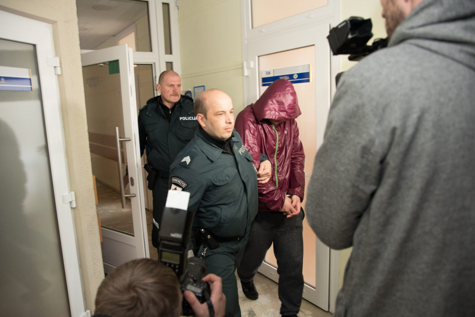 Panevėžio apygardos teismas atvertė šiais metais įvykdytos rezonansinės žmogžudystės Rožyno mikrorajone bylą.