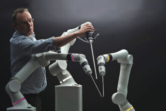 Netrukus operacines pasieks naujos kartos chirurginiai robotai