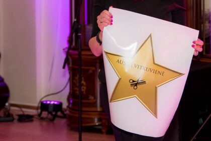 Ne vieną apdovanojimą Europos ir pasaulio grožio konkursuose pelniusi panevėžietė, grožio studijos „Oranžinis stilius“ įkūrėja stilistė Aušra Vitkuvienė metus pradėjo dar vienu garbingu įvertinimu.