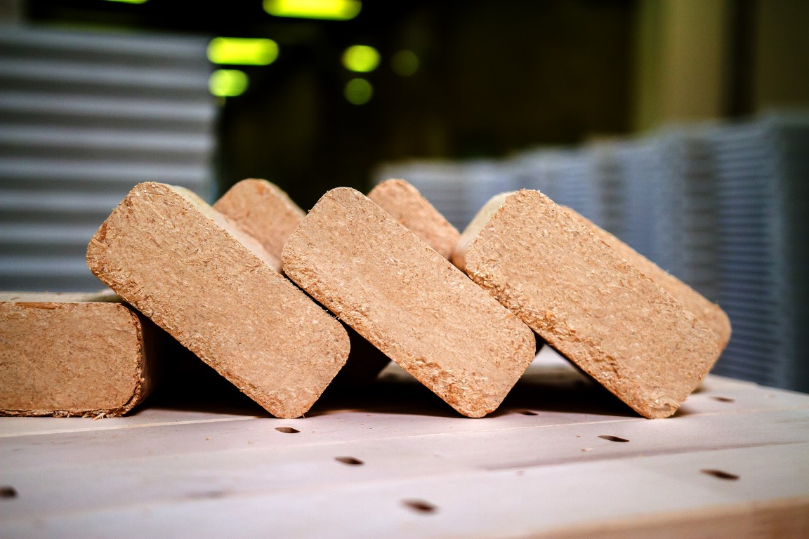 Sukčiavimas – irgi verslas. Tokiu pajamų šaltiniu galėjo pelnytis viena internete pasiskelbusi bendrovė. Ji siūlė pirkti beržo briketus.