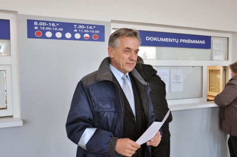 Praėjusią savaitę buvo gauta informacija, kad „Regitros“ Panevėžio filialo direktorius Raimundas Kireilis galimai naudoja nepaženklintą tarnybinį automobilį asmeninėms reikmėms.