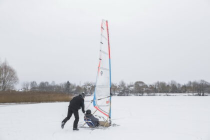 Paspaudusiu šaltuku džiaugiasi ledo pramogų ištroškę gyventojai, žvejus vilioja poledinė žūklė. Tačiau ledas vietomis dar labai plonas ir apgaulingas.