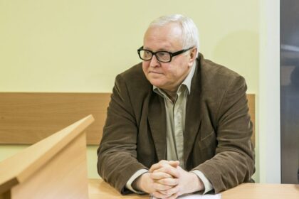 Su trenksmu Panevėžio Juozo Miltinio dramos teatro direktoriaus kėdę turėjęs palikti Linas Marijus Zaikauskas siekia pamokyti jį iš garbingo posto iššveitusią Kultūros ministeriją.