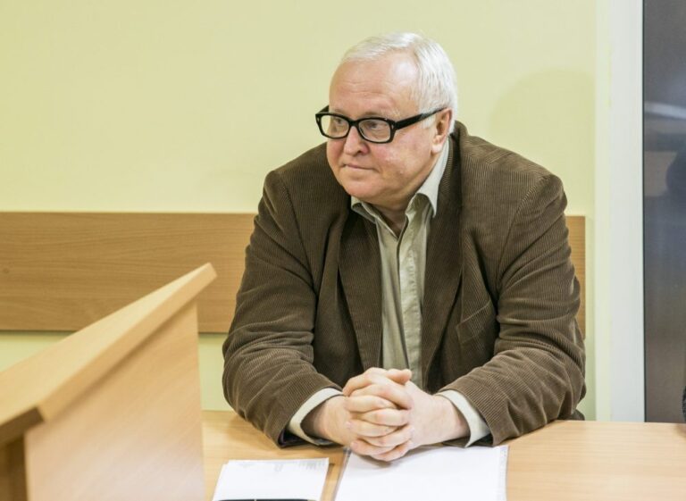 Su trenksmu Panevėžio Juozo Miltinio dramos teatro direktoriaus kėdę turėjęs palikti Linas Marijus Zaikauskas siekia pamokyti jį iš garbingo posto iššveitusią Kultūros ministeriją.