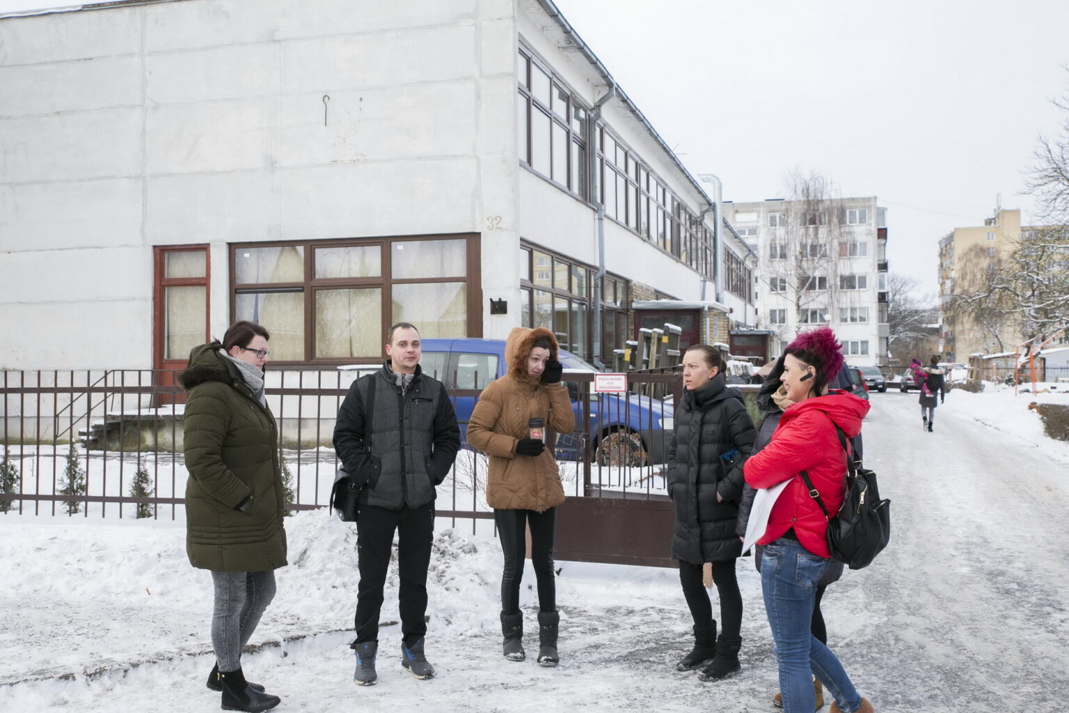 Skandalas Panevėžio lopšelyje-darželyje „Nykštukas“: auklėtojos padėjėja kaltinama judrų penkiametį tąsiusi nutvėrusi už sprando, iš jos rankų ištrūkęs berniukas griuvo ir susižalojo.