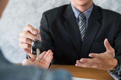 Draudimo paslaugų kainos kyla kaip ant mielių, tačiau garantijų, kad ištikus bėdai žmogus visada sulauks lauktos pagalbos, nėra. Tuo įsitikino vienas panevėžietis, kai šią vasarą pateko į eismo įvykį.