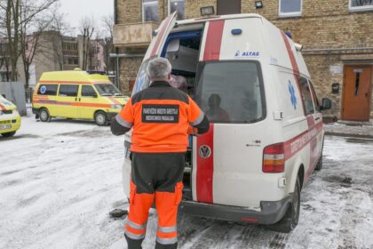 Nevalomi keliai tampa spąstais ne tik lengvųjų, bet ir greitosios automobilių vairuotojams.