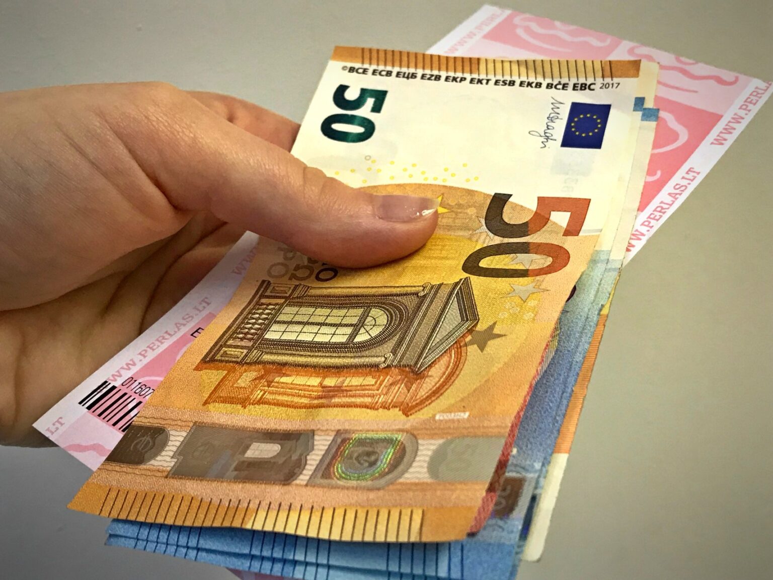 Šiaulių apygardos Telšių apylinkės prokuroras Marius Fokas baigė ikiteisminį tyrimą ir teismui perdavė baudžiamąją bylą dėl praėjusių metų birželį N. Akmenėje galimai pasisavinto loterijos bilieto laimėjimo.