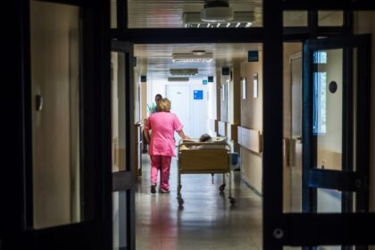 Respublikinės Panevėžio ligoninės Priėmimo-skubiosios pagalbos skyriaus vedėjos Jolantos Vokietienės teigimu, traumų per Kalėdas ir Kūčias būta gerokai daugiau nei sutinkant Naujuosius.