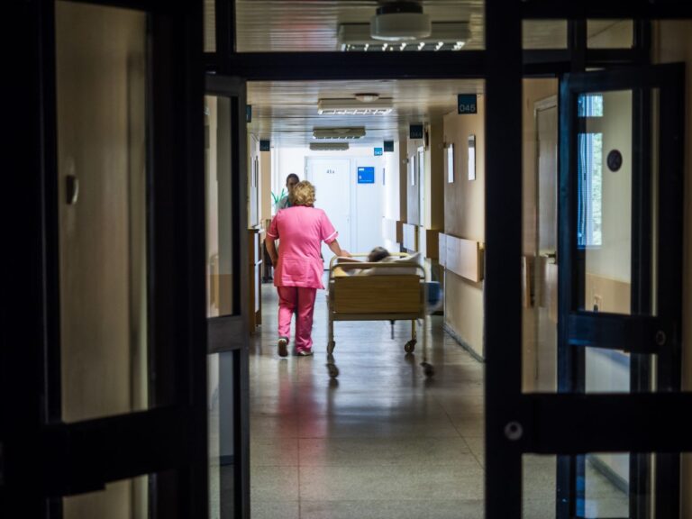 Respublikinės Panevėžio ligoninės Priėmimo-skubiosios pagalbos skyriaus vedėjos Jolantos Vokietienės teigimu, traumų per Kalėdas ir Kūčias būta gerokai daugiau nei sutinkant Naujuosius.