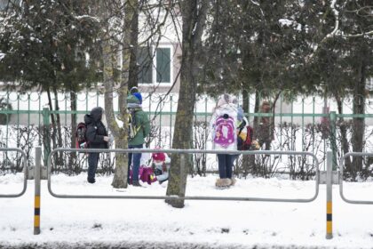 Pirmadienį daugelis mokyklinio amžiaus vaikus auginančių tėvų į elektroninį dienyną gavo nerimą keliantį pranešimą, kad vagys, pasinaudoję vaikų patiklumu, sugalvojo naują būdą prasimanyti lengvų pinigų.