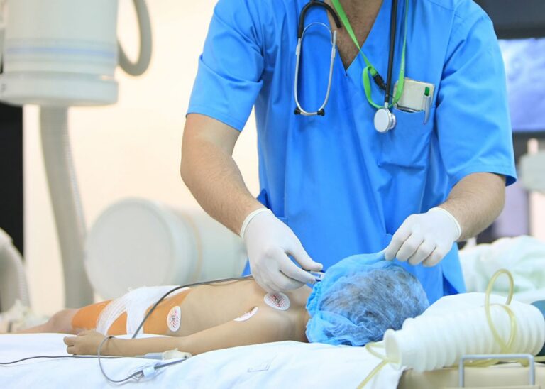 Savaitgalį iš Respublikinės Panevėžio ligoninės į Vilniaus Santaros vaikų ligoninę atvežtas sunkios būklės nė dviejų metukų neturintis berniukas neišgyveno.