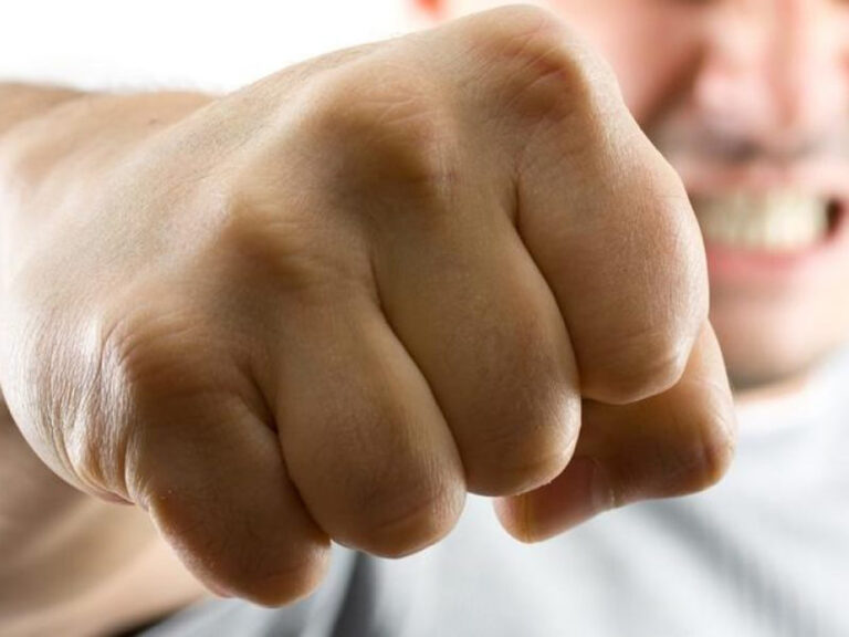 Dviejų vyrų santykių aiškinimasis baigėsi kraujo praliejimu.