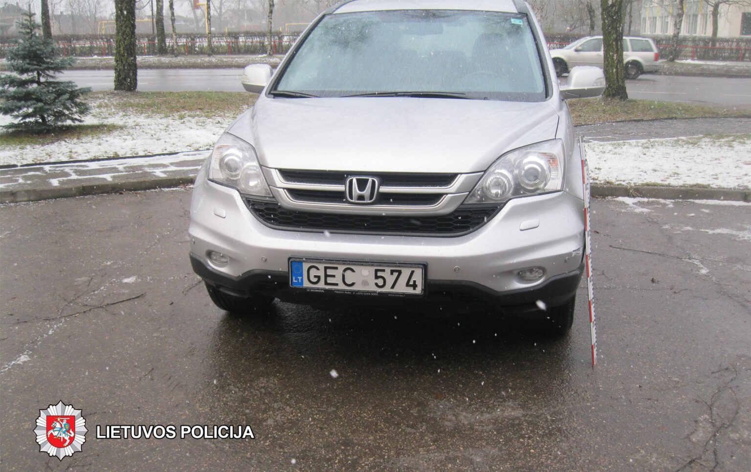 Vasario 3 d. Panevėžyje, J. Basanavičiaus g., apgadintas automobilis „Fiat Ducato“. Kito automobilio vairuotojas iš eismo įvykio vietos pasitraukė.