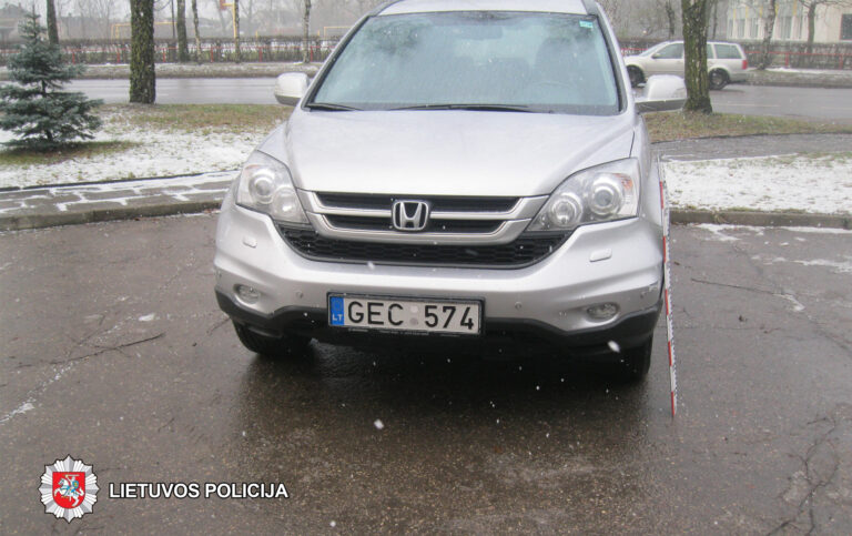 Vasario 3 d. Panevėžyje, J. Basanavičiaus g., apgadintas automobilis „Fiat Ducato“. Kito automobilio vairuotojas iš eismo įvykio vietos pasitraukė.