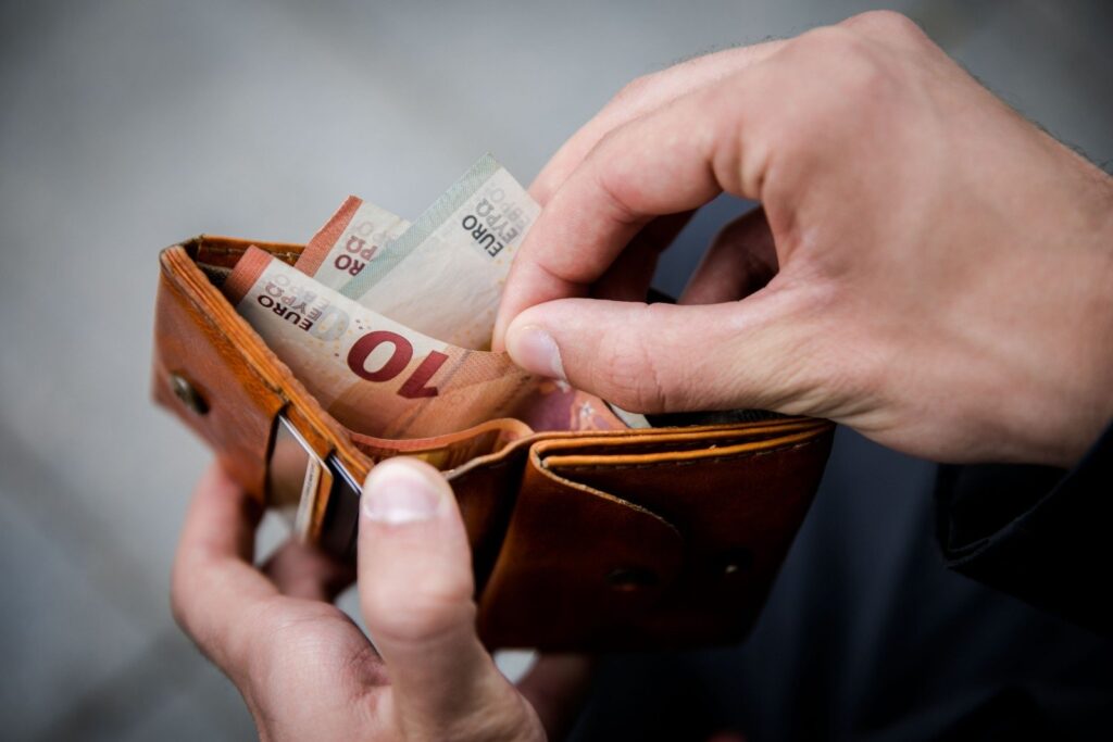 Nuo metų pradžios darbdaviams pradėtos taikyti socialinio draudimo įmokų „grindys“ –ypač svarbios darbuotojams, kurie uždirba mažesnę nei minimalią algą. Tai žingsnis, užtikrinantis jų socialines garantijas.