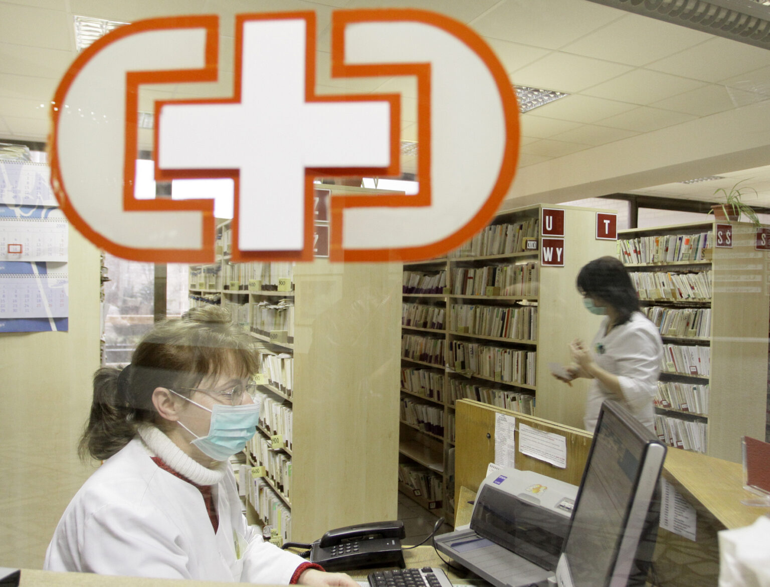 Jau kurį laiką Lietuvoje intensyviai didėja sergamumas gripu. Užkrečiamųjų ligų ir AIDS centro duomenimis, iš 60 šalies savivaldybių gripo epidemiją paskelbė jau beveik pusė jų. Valstybinė ligonių kasa prie Sveikatos apsaugos ministerijos (VLK) primena kelis svarbius dalykus, kuriuos pacientams būtina žinoti gripo epidemijos metu.