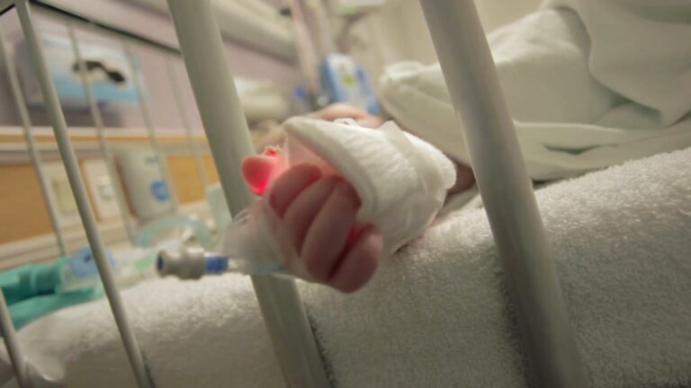 Panevėžio apygardos prokuratūroje priimtas sprendimas perkvalifikuoti ikiteisminį tyrimą, atliekamą dėl šią savaitę sostinės ligoninėje mirusio kūdikio iš Pasvalio rajono.