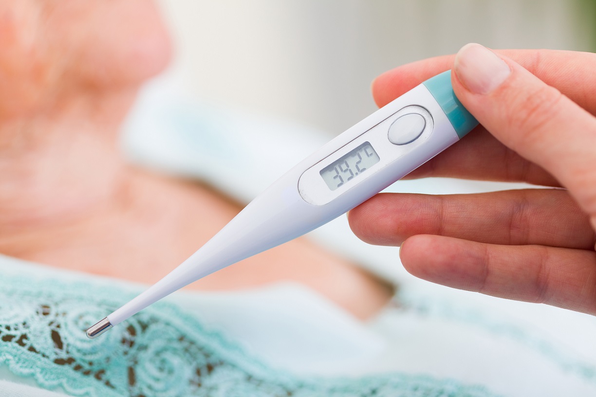 Pakilus kūno temperatūrai dažnai puolame ją mažinti vaistais. Tačiau ne visada jų reikia griebtis.