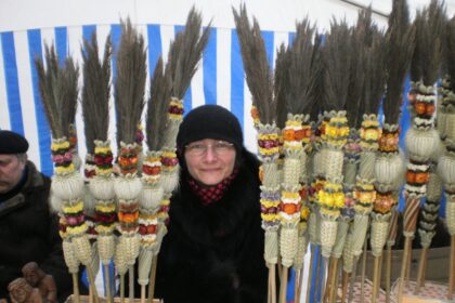 Verbų sekmadienis – atbundančio pavasario šventė, kai iš po žiemos miego atgyja ne tik gamta, bet ir visa, kas gyva. Iki šiol Lietuvoje gaji tradicija Verbų sekmadienio rytą namiškius nuplakti šventinta verba.