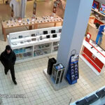 Kovo 3 d. Panevėžyje, Klaipėdos g., iš buitinės technikos ir elektronikos parduotuvės pavogtas monitorius.