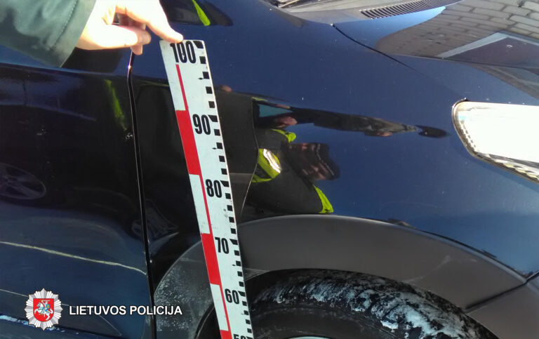 Kovo 4-osios naktį Panevėžio r., Piniavos k., Miškininkų g., apgadintas automobilis „Toyota Camry Hibrid“. Kito automobilio vairuotojas iš eismo įvykio vietos pasitraukė.