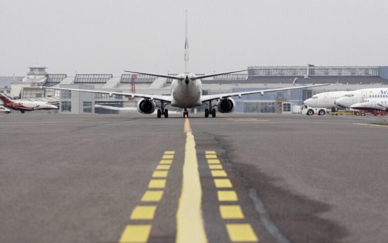 Susisiekimo ministerija užsakė analizę kiek kainuotų naujas oro uostas ir kur jį būtų galima statyti.