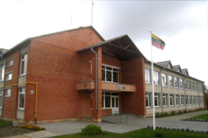 Panevėžio rajone, kaip ir visoje šalyje, mažėja mokinių skaičius, tačiau atrodo, kad berčiūniečiams savo mokyklą pavyks išlaikyti. Tiesa, ar ilgam, priklausys ne vien nuo rajono Tarybos, bet ir Vyriausybės sprendimo.